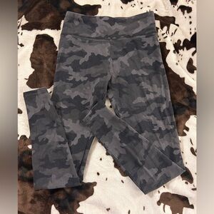 Wild fable size xs camo leggings